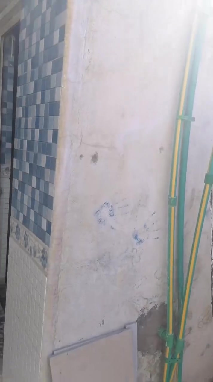 بسبب الوعود الكاذبه اعيد النشر بيت تجاوز 200 مع قطعت ارض بدايت البيت وره شقق فرع الملعب قرب ابو ساره ابو الغسالات ***********
