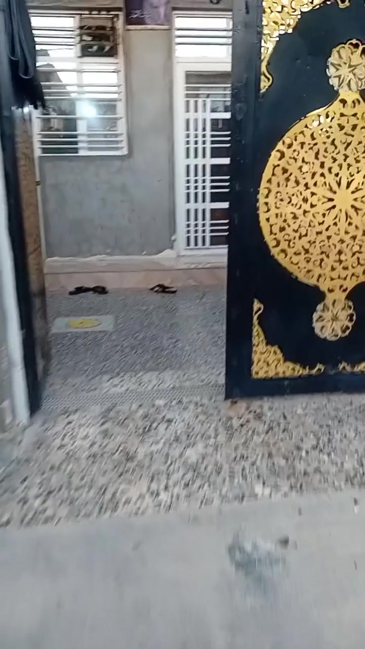 سلام عليكم بيت 🏠 طابقين للبيع منطقة الاصلاح جهت تمايمه  طابق الثاني معزول من ماء وكهرباء للستفسار انتصل على هاذا رقم الهاتف ***********
