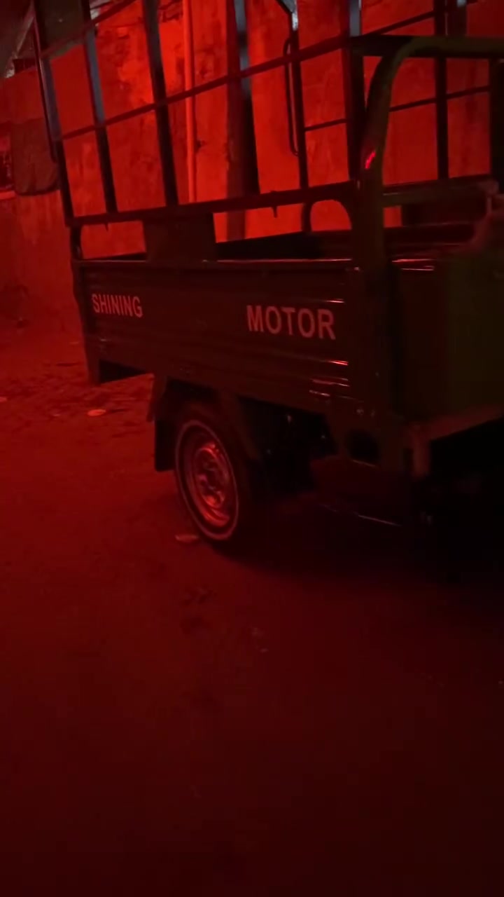 السلام عليكم ستوته البيع مديله ٢٣داخل24دراجه نضيف كفال عام رقم تحويل ثاني يوم شرطه مكانه بغداد مدينه الصدر الشارع فلاح رقم ***********
