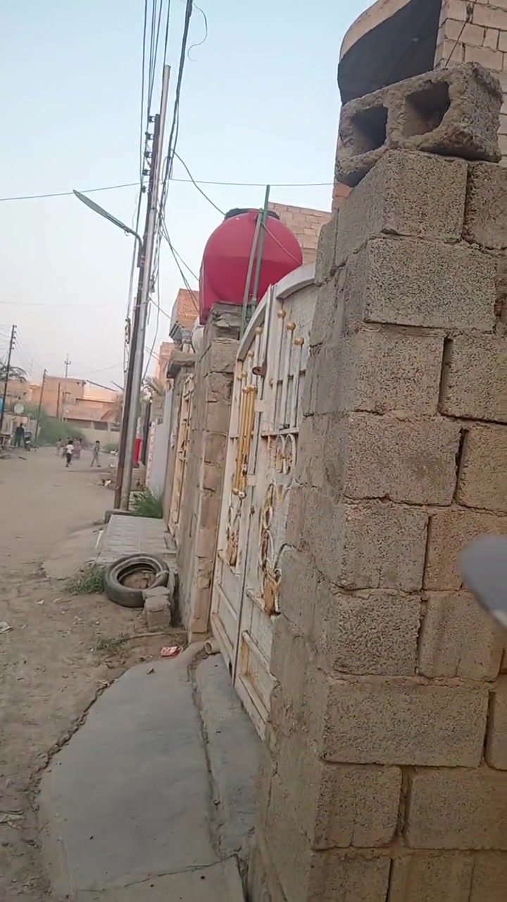 سلام عليكم ورحمة الله وبركاتة
لاتنطي كلام وتخلف رجاءً كون صادق بكلامك 

اخوتي فالله بيت للأيجار في منطقة الكاطون الرازي شارع ابو رباح بداية شارع عقارات الغيث ومولد يعني يم حسن ابو الگاز تدخل داخل الفرع يم المدارس او قرب جامع مسرى الرسول مساحة دار 250م يحتوي على استقبال وهول وغرفه ومطبخ وصحيات اجاره 200 الاتصال

***********
