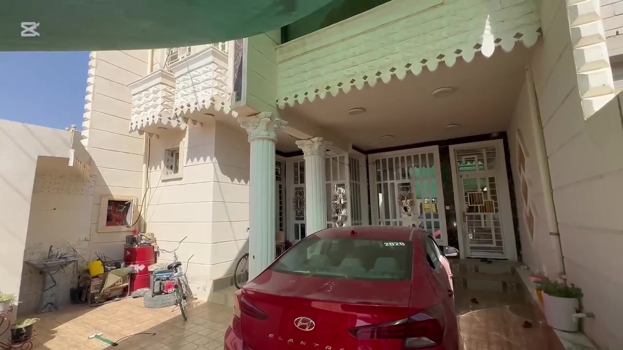 بيت بالديوم ب١٦ الف مساحه ٢٤٠ اربع غرف نوم مطبخ حار بارد صحيات داخليه وخارجي صاله معيشه واستقبال سعره ١٣٠ وبي مجال للاستفسار ***********
