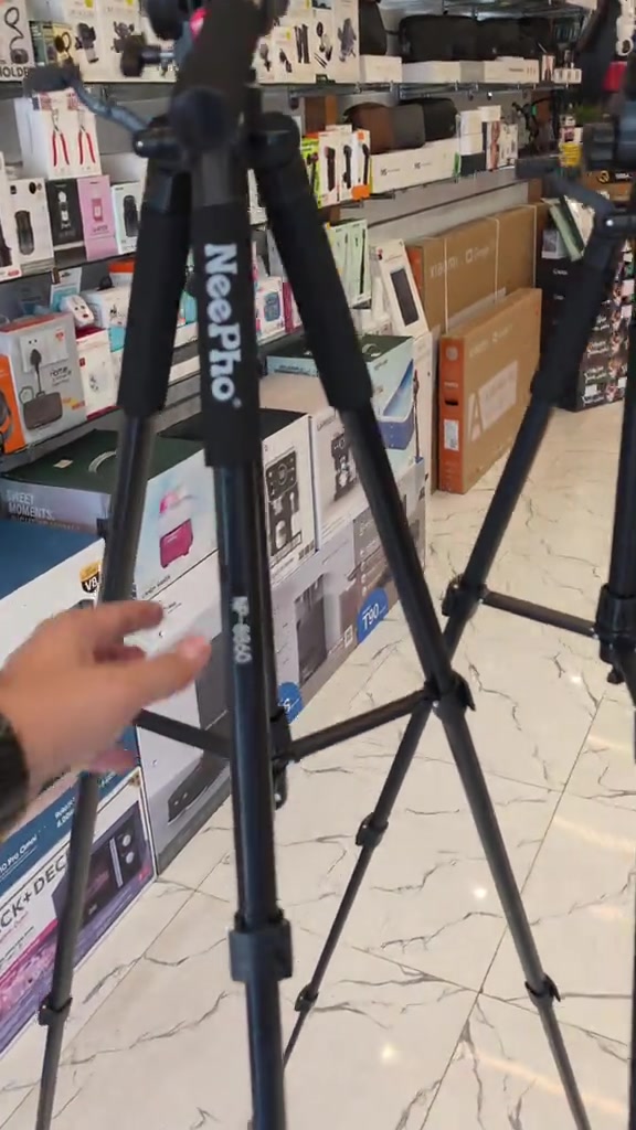 ستاند تصوير بثباتيه خيالية للاستعلام المكثف يشتغل للموبايل وللكاميرات 🛒 كل منتجاتنا: www.telephony-store.com 💳 الطلب بالتقسيط عبر سوبر كي: app.gini.iq/deeplink/telephonycenter 📍 العنوان: المنصور، الشارع الرئيسي، مقابل جامع الرحمن، قرب مرمره سنتر 📞 *********** - *********** ⏱ أوقات العمل: السبت–الخميس: 10ص–12م الجمعة: 4م–11م 🛵 توصيل متوفر داخل بغداد والمحافظات 📱 تابعونا: فيسبوك | انستغرام | تيك توك | تلكرام @telephone.iraq
