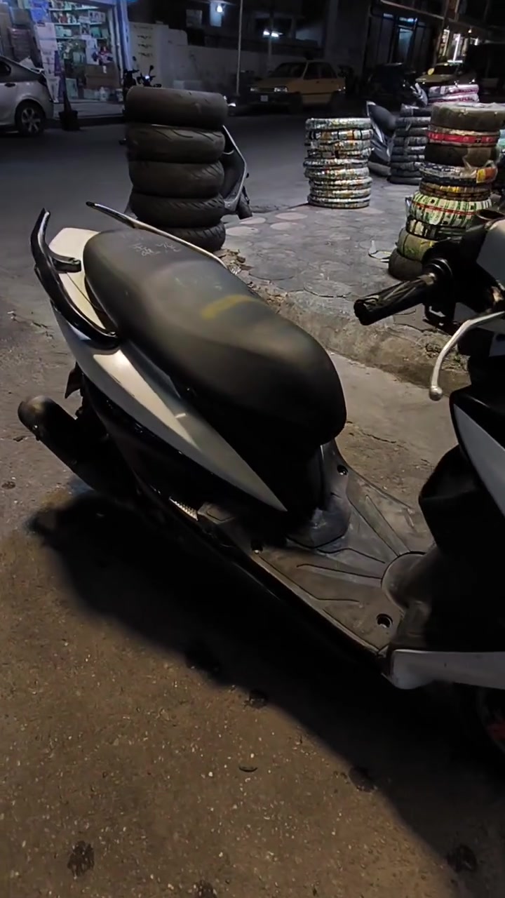 المكان 📍 بغداد اعضمية 
سعر 800 وبيها مجال
للاستفسار ***********
سلام عليكم دراجة سكنس لد للبيع الدراجة مفتوحة بعدها على سحكهة الدراجة نكرة مكينة ناعمة كهربائيات شغالة كلها
