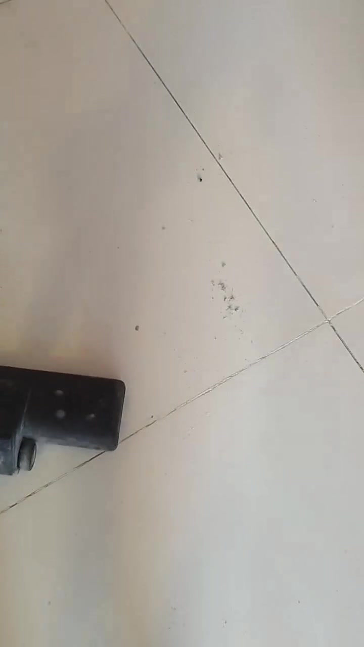 يا الله بيع مستعجل براد حار بارد ثلاجه كله شغال ب 30 الف مكنسه فووول اخت الجديده ب 25 الف قلايه وشوايه هواىيه حجم جبير ب 30 الف مكاني شهداء شارع السكلات  وات ساب *********** وات ساب
