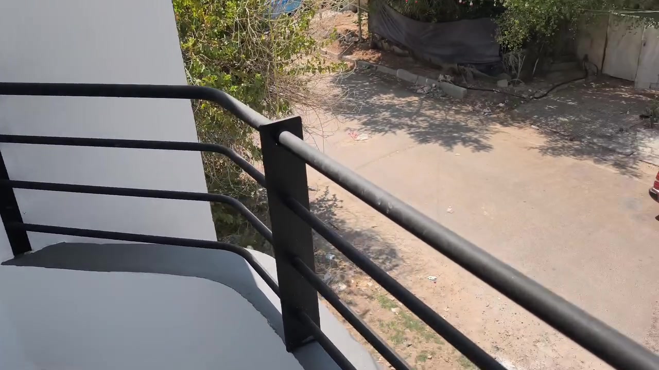 البيت  للبيع
مساحة ٤٥ واجهة ٦ نزال ٧.٥ 

يحتوي على مدخلين 

باب استقبال وباب مطبخ منفصلين

يحتوي على غرفتين منام

الموقع 
حي المستنصرية  محلة 504
 بالقرب من ثانوية المتفوقات للبنات 

للاستفسار الاتصال

***********
