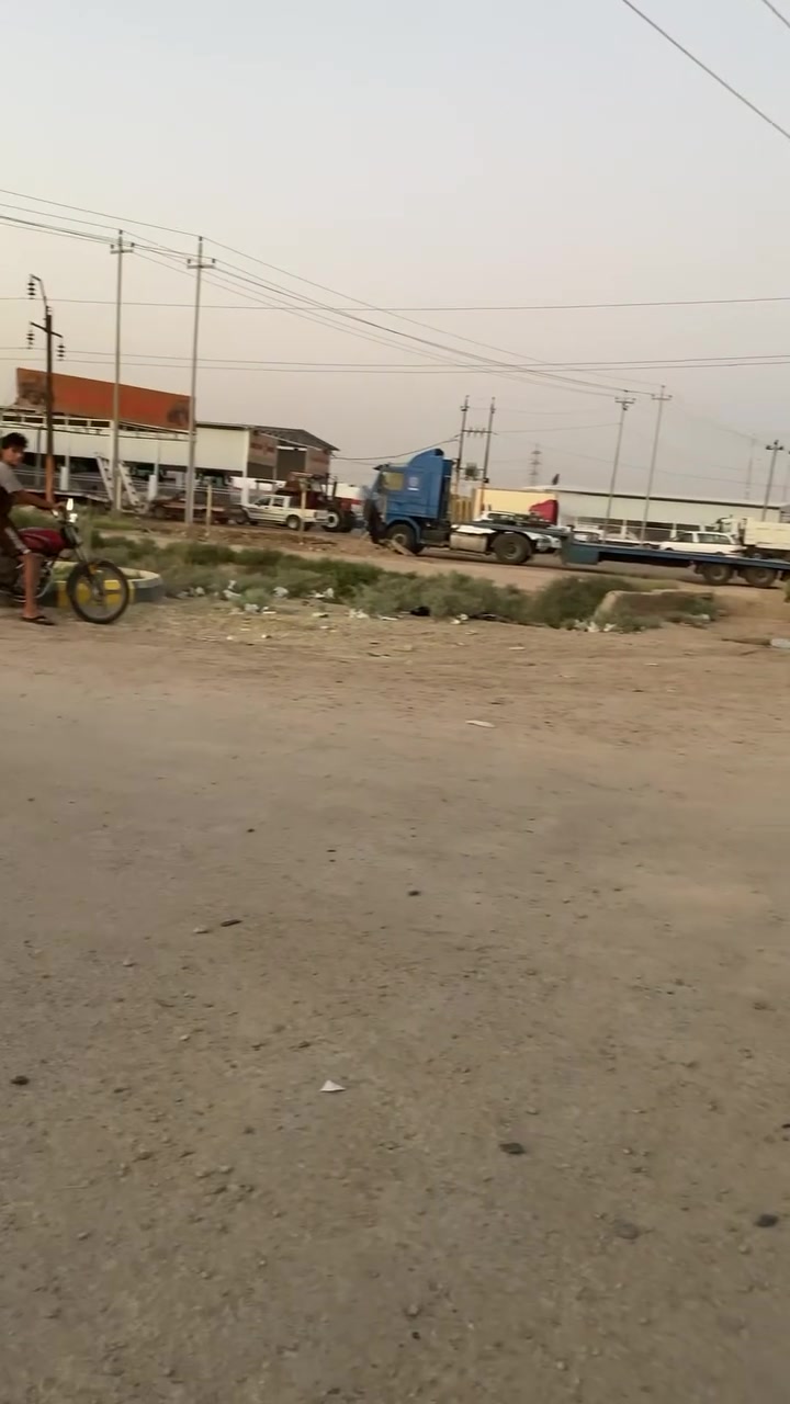 للبيــــــع ( بيع مستعجل )
8 دونم طابو زراعي سند 25 البيع شلع وغير قابلة للتقسيم تصلح للسكن والاستثمار
 
تحتوي على بيت سكن 250م² و حقل مواشي مع ٥٠ نخلة تمر مثمرة ومتنوعة الاصناف 

الموقع: واسط - العزيزية - اسواق كلنا العراق
خلف معارض السيارات  كما موضح بالخريطة
تبعد 400 متر عن الشارع العام 10 دقائق توصل لوسط العزيزية
الواجهة: 230 متر
الخدمات: تبليط واصل + ماء اسالة + كهرباء 3 فيز + مضخة ماء كهربائية مجازة

السعر: 750 مليون
مجال للمساومة البسيطة للجادين فقط

تنويه: المعاينة الميدانية ضرورية للجادين بالشراء. وهي التي تبين حقيقة الأرض اتصل او بيك خير ودلل ***********
