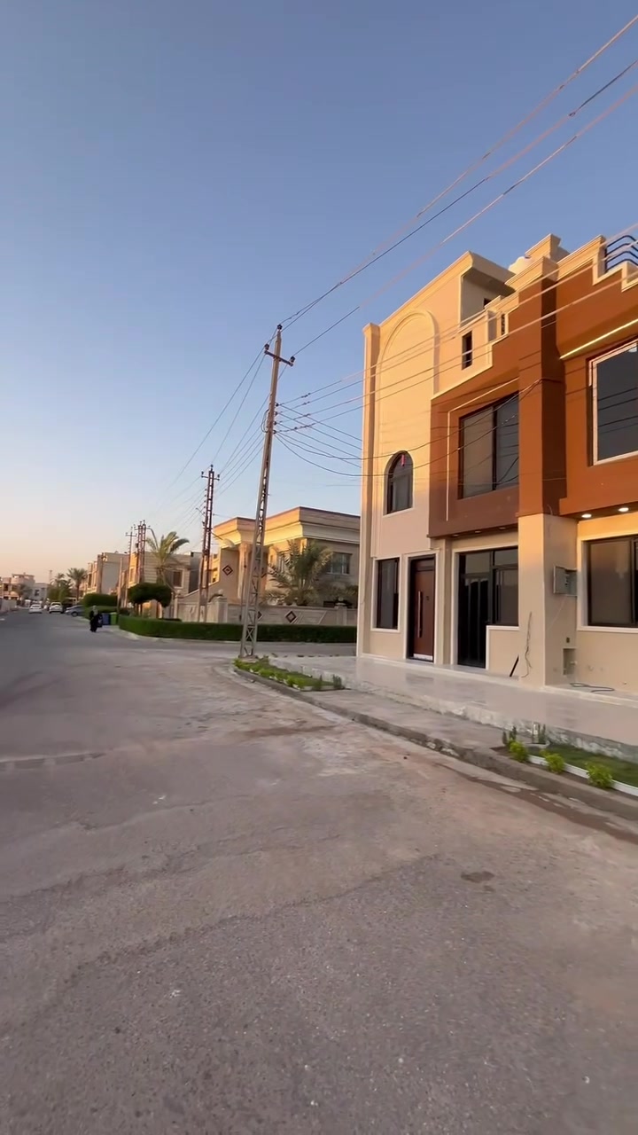 المساحه 50 متر الواجهه 7 
الموقع بغداد حي الجهاد الضباط 
يحتوي الدار على 3 غرف نوم + صاله ومطبخ ومنوور  وخدمات عدد2 
السعر 225 وبي مجال 
***********
