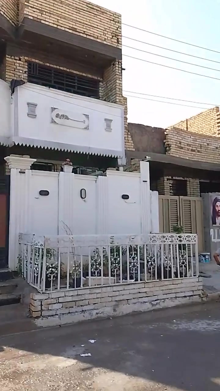 للبيع طابقين الطابق الأول كامل والطابق الثاني هيكل منطقه آل 28 موقع مميز حلو خلف شارع الحشد بفرع ثالث قطعه على شارع السايدين العذرا من جهه شارع الحشد بفرع سعر 85 ييه مجال واتساب ***********
