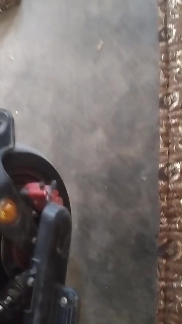 السلام عليكم دراجه R9للبيع
فوال مواصفات موديل 26 
الدراجه صار اقل من شهر من اخذته بل لايلون 
ودراجه ما متعوبه عيبه بس تريد عنبار للبيرك الكدام 
بس هاذه عيبه السعر 450وبيه مجال 
اتصل عله هاذه الرقم او خاص 
***********
