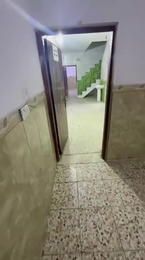 مشتمل للايجار 80متر استقبال كبير وغرفة نوم كبيرة ومطبخ وخدمات طابق ثاني غرفة نوم كبيرة واحدة قرب الصيدلية النظامية ايجاره 500الف مكتب ***********اتصل وادلل
