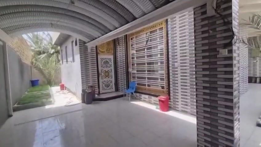 اللهم صل على محمد وآل محمد 

للبيع  بيت زراعي صوب بني ركاب على  الشط قرب بيت سيد راجوج ↔️
المساحه  440 متر واجهه 25 نزال  18 ↔️يحتوي على ثلاث غرف الاولى 7×4 مع سويت الثانيه 5×4والثالثه 4×3ونص 
ويحتوي على صالتين  الاولى 7×4والثانيه 5×5واستقبال 9×5مع موزع ويحتوي على مطبخ بارد 6×4ومطبخ حار 3×2ونص+ مجموعة صحيات داخليه  وصحيات خارجه  منور داخلي ↔️
وكراج يسع سيارتان وترك خلف البيت متر مع حدائق صغيره اماميه وخلفيه 
البناء درجه اولى خرسانات 50×50ارضيه مبني طابوق 
السطح اشتايگر شغل درجة اولى السقوف تحتوي على ديكورات جبسن بورد وابلازمات 
صبغ جوتن ارضيه بورسلين سمك 2سانتيم كهرباء دفن نضام ثري فيرس تسلك شركة فنر السعودي  كامرات دفن ماء مجاري دفن انابيب اماراتي مع ماء دفن انابيب عماني افضل نوعيه موجوده حاليا البيت تسليح شيش اوكراني 
ابواب الخشب جاوي درجه اولى 
الابواب والشبابيك الحديد جنل اربعة انج ↔️

للأستفسار مراسلة الصفحة 
او الاتصال على الارقام التالية 
*********** يتوفر واتساب 
***********
