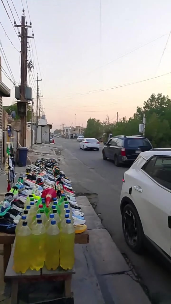 السلام عليكم محل حلاقه كامل للبيع المكان منطقة حي الشباب مقابل جامع علي السجاد
ابيعه موقع وبي حلاق مأجر كرسي وبي زبائن خير من الله 
ايجار المحل 200 الف 

الغراض مثل ما ماوضح في الفديو 
كراسي عدد 2 نوعيته (بلموند) الاصلي وجديدات 
مري 2 
عرباين 2
فاترينه 
(صبغ شعر منضفات بأنواعها شسوار)
تخم عدد 2 
مبردة كوفيرة 
بلازما 
مغسلة 

محل كامل مكمل تجيب مكاينك وتباشر بي 

السعر مليون نص قفل 

للأستفسار الاتصال عبر الرقم أو واتساب ***********
