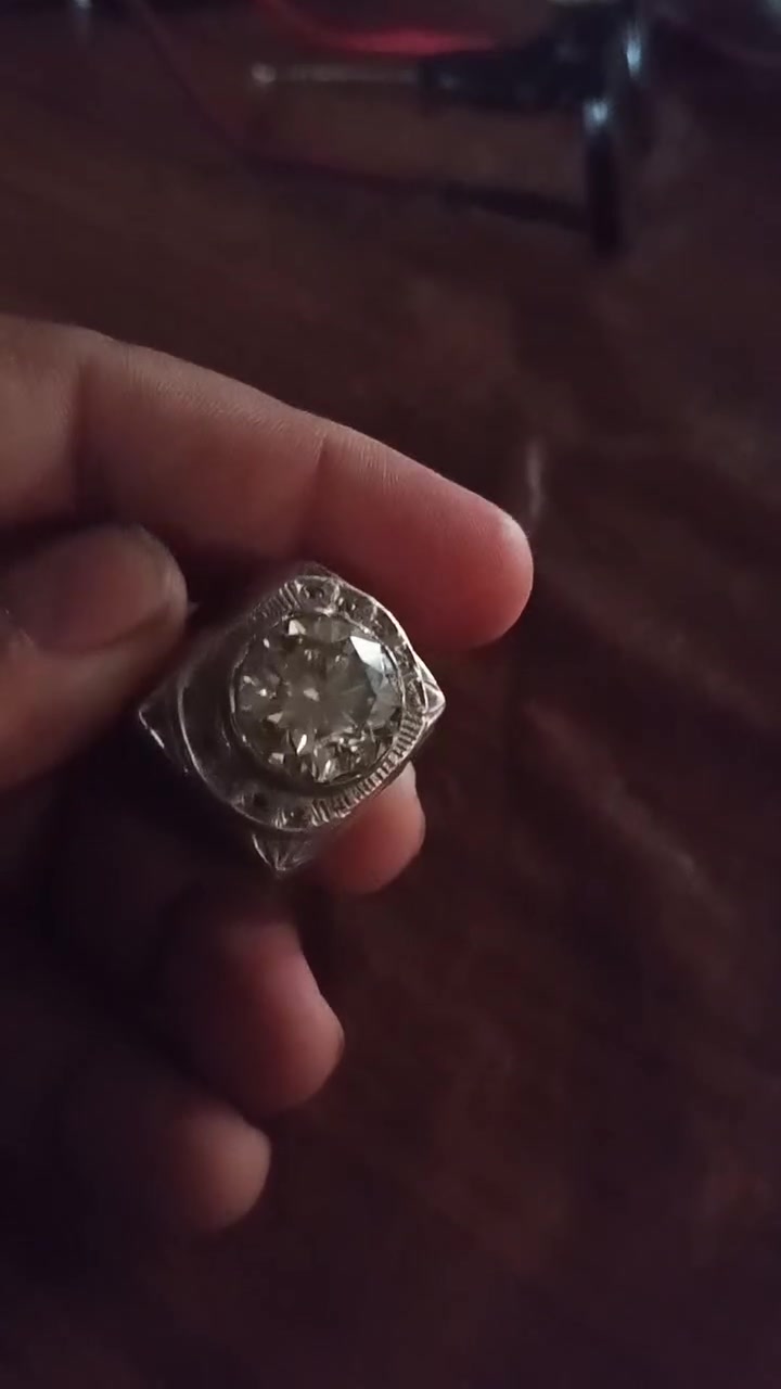 السلام عليكم لبيع اربعين الغرام قياس 24السعر125الف بغداد العبيدي ***********
