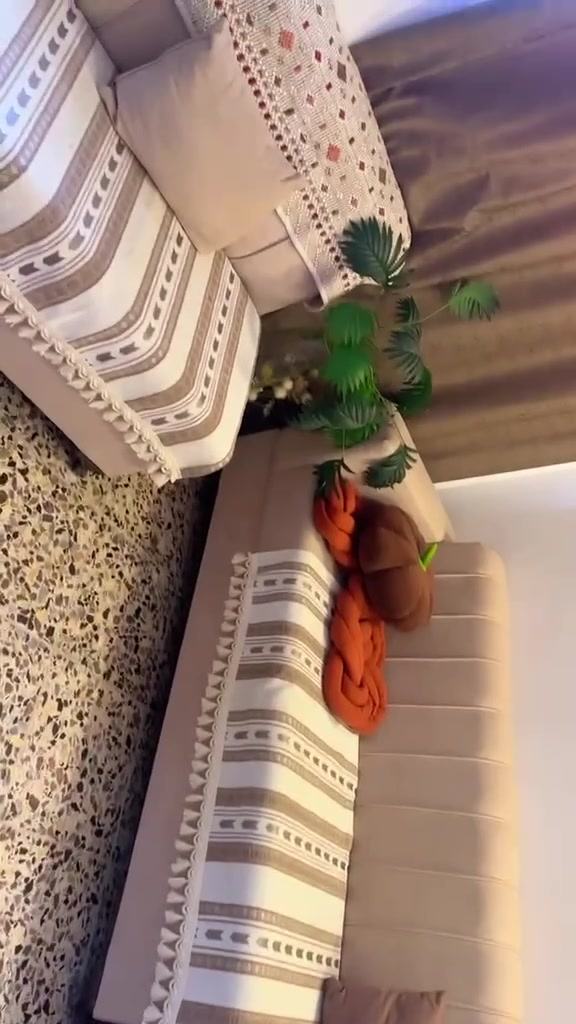 ٣٠٠ قفل جديد مابي شخط
***********
