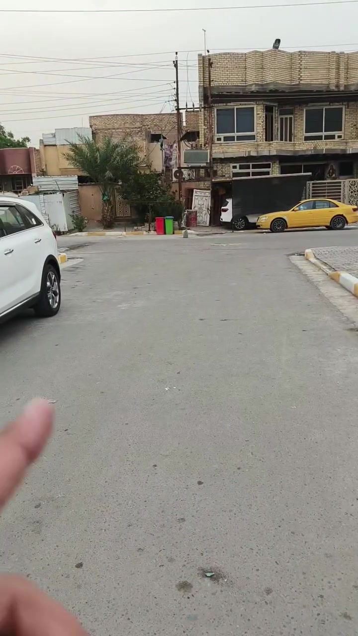 سلام عليكم بيت في منطقه بغداد الحسينيه منطقه١٤ قريب عل ٢٠شارعه ١٥نضيف ب٤٩وبي مجال بصيط***********
