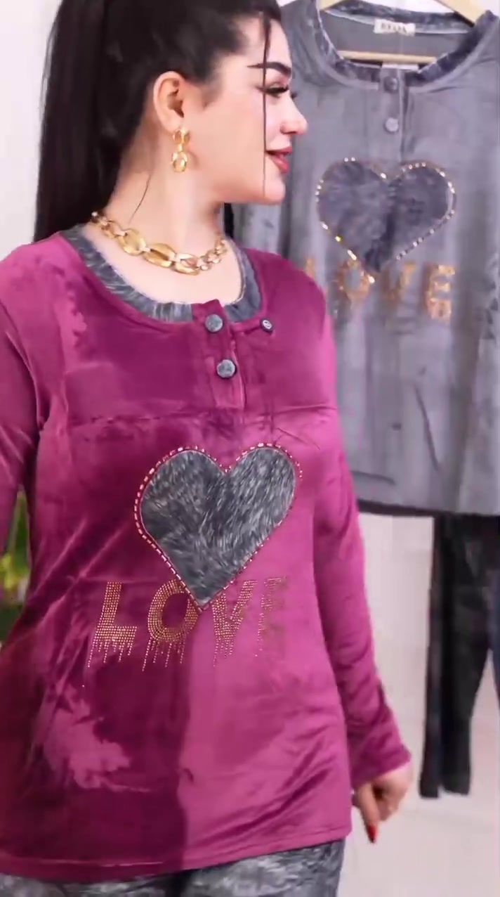 جديد الموسم 

✅ تراك نسائي

✅الخامه مخمل درجة أولى 

✅القياسات  L. XL. 2XL. 3XL

✅اقل طلب درزن 

✅سعر الدرزن 110 الف 🔥🔥

للحجز مراسله الصفحة توصيل كل المحافظات ٦ الاف
