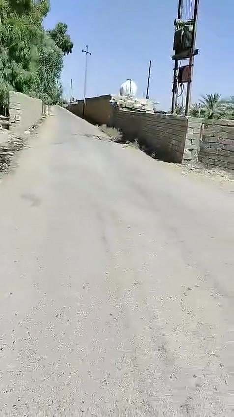 🏡🔥 فرصة نادرة للبيع — مزرعة كاملة فيها 3 منازل وبسعر مميز جدًا!
هل
❓ تريد مزرعة واسعة وموقعها مميز؟
❓ تريد أكثر من منزل داخل نفس العقار؟
❓ تريد فرصة استثمارية يمكن تقسيمها وبيع كل منزل بشكل مستقل؟
❓ وتريد بناءً حديثًا جاهزًا للسكن مباشرة؟

إذا كانت إجابتك نعم… 👇
شوف هذه الفرصة قبل لا تروح عليك! 🔥

📍 الموقع: بعد الشلالات بـ 1 كم تقريبًا
📌 أقرب نقطة دالة: بعد مستشفى فلاح غازي التجميلي بحوالي 200 متر
🌿 وقريبة جدًا من مزارع العباسية

🌳 المزرعة بمساحة 1,250 متر

والأجمل؟ 😍

المزرعة على 4 شوارع، وكأنها جزيرة مستقلة بين الشوارع،
 وهذا يعطيها خصوصية ومداخل متعددة 
وموقعًا مميزًا جدًا.

🏠 داخل المزرعة 3 منازل مستقلة:

🏡 المنزل الأول
📐 حوالي 530 م²
🛏️ 4 غرف نوم
🏠 طابق واحد

🏡 المنزل الثاني
📐 حوالي 310 م²
🛏️ 3 غرف نوم
🏠 طابق واحد

🏡 المنزل الثالث
📐 حوالي 430 م²
🛏️ 3 غرف نوم
🏠 طابق واحد

✨ والميزة الاستثمارية الأقوى:

يمكن فصل كل منزل عن الآخر بشكل طبيعي، وبالتالي يمكن شراء المزرعة كاملة، أو بحسب الاتفاق شراء كل منزل كوحدة مستقلة.

يعني أنت لا تشتري مجرد عقار واحد…

أنت أمام 3 وحدات سكنية داخل أرض واحدة وبمساحات كبيرة. 🔥

🏠 البناء حديث
🗓️ البناء سنة 2022

💧 ماء ✅
⚡ كهرباء ✅
🚿 صحيات ✅
❄️ سبالت موجودةز✅
🔑 التحويل والسكن مباشر

يعني العقار:
جاهز للسكن والاستفادة،
 وليس مشروع بناء يحتاج سنوات من التعب والمصاريف.

💰 السعر؟
🔥 السعر الكلي للمزرعة: 525,000,000 مليون 

📐 سعر المتر: 420,000 ألف دينار عراقي 

🤝 والسعر قابل للتفاوض ضمن المعقول.

والأهم:
إمكانية فصل المنازل وبيعها بشكل منفصل تعطي العقار مرونة استثمارية مميزة.

⭐ لماذا هذه الفرصة تستحق الاهتمام؟

✅ مساحة كبيرة 1,250 م²
✅ على 4 شوارع
✅ 3 منازل داخل المزرعة
✅ مجموع مساحات المنازل حوالي 1,270 م²
✅ بناء حديث 2022
✅ خدمات كاملة
✅ سبالت موجودة
✅ سكن ، وتحويل مباشر
✅ موقع قريب من الشلالات ، ومزارع العباسية
✅ إمكانية فصل كل منزل عن الآخر
✅ مناسبة للسكن 
أو الاستثمار أو العائلتين/الثلاث عوائل

🔥 عقار بهذه التركيبة ليس مجرد شراء… بل فرصة تجمع السكن والراحة والمساحة الواسعة والاستثمار في مكان واحد.

📞 للاستفسار والتفاصيل والتفاوض:

👤 مع أبو فهد
📱 واتساب: ***********

إذا كنت جادًا بالشراء، لا تكتفِ بالصور والكلام… تعال وشوف الموقع والمنازل بنفسك، وبعدها احكم.

🌹 تحياتي للجميع، وبالتوفيق للمشتري الجاد.
