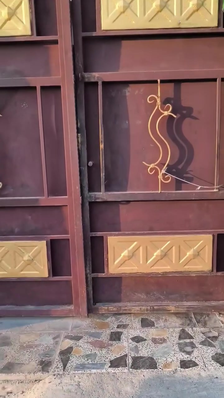 بيت للبيع مساحه 100متره واجه 5 نزال 20 سعر 130بيت جاهز بنا جيد ستقبال  وأ غرفه نوم 4مع الملحقات صحيات .. موقع ممتاز مقابيل الساحه الشهداء العبيدي الثانيه ***********
