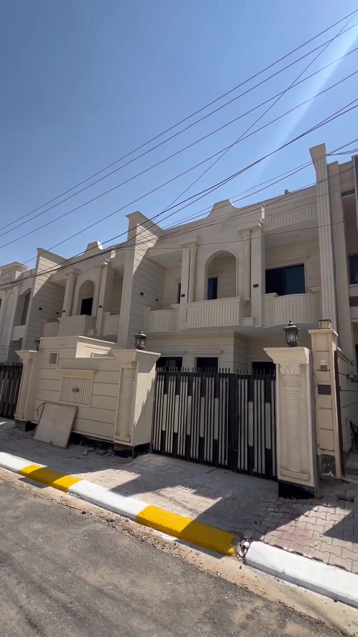 دور للبيع القادسيه حي الضباط
مساحة الدار 191 متر 
4 غرف نوم 
صالة وصطيه+صالة استقبال 
مجاميع صحيه3
بناء درجه اولى 
السعر 190 مليون
للأستفسار آتصل ‭***********‬
او مراجعة مكتب الجبل للعقار 📍القادسيه حولي البلاج
