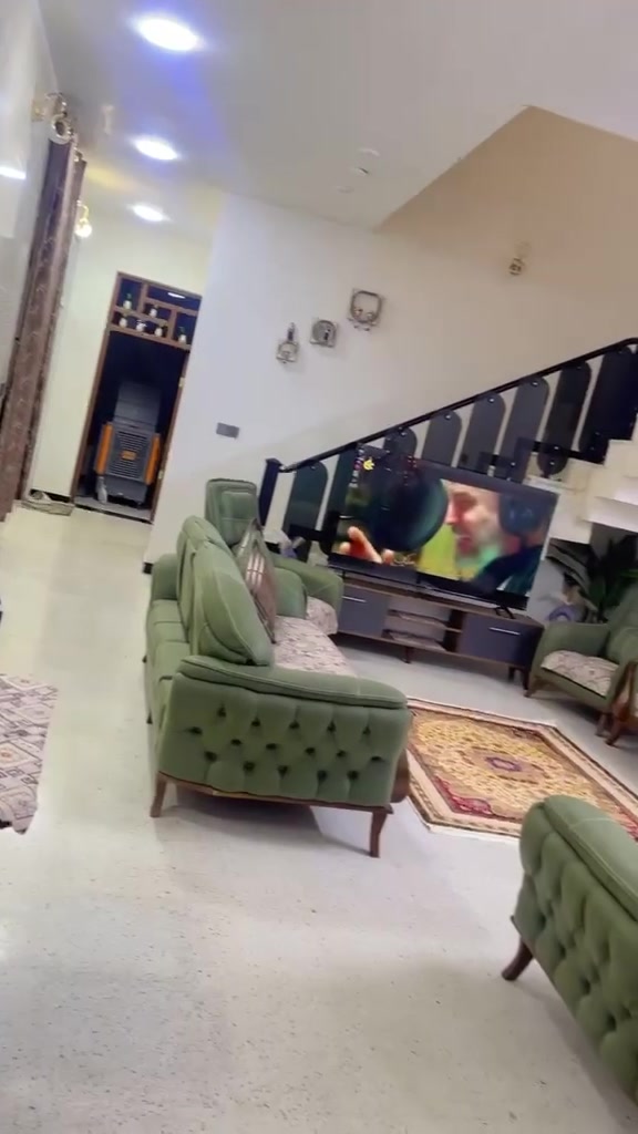 بيع مستعجل بسعر مناسب بيت للبيع طابق واحد 2غرف 2حمامات 2ترك 2مطبخ 2سطح بيتونه كبيره صب صاله كبيره استقبال كبيره حديقه من ضمن البيت 80متر بناء حديث مساحه 240 متر بناء طابوق البيت كامل من كل النواحي مع الأثاث والسبالت 
منطقه حي السلام نهاية شارع مستشفى الفضيليه زراعي مشمول بالطابو 35 
خدمات كاملة المنطقه كلها بناء حديث المدارس المستشفى السوق يبعدن دقيقتين عليك واي ضمانات اني حاضر 
للاستفسار *********** اتصال او واتساب مع صاحب الدار. سيد مهدي أبو امير
