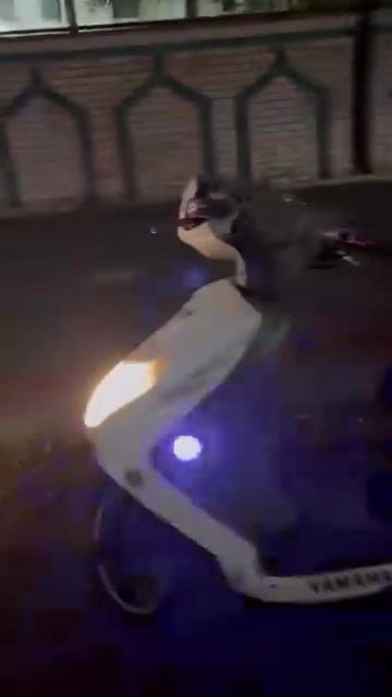 السلام عليكم سكنس فحل الدراجة كامل مابيها نقوصات تجي تشغل وتطلع مكينة حلوة الدراجة جاهزة السعر ٨٥٠ وبي مجال مكانها حي اور نادي النفط الرقم ***********
