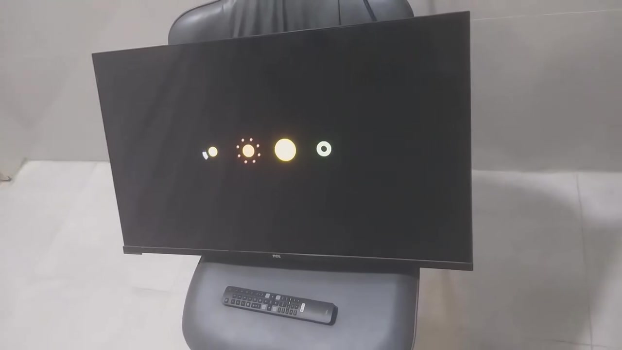 سلام شاشه للبيع بيع سوفت وير بس شغاله حجم ٣٢نوع TcL سعر مناسب مكان شاشه بابل
