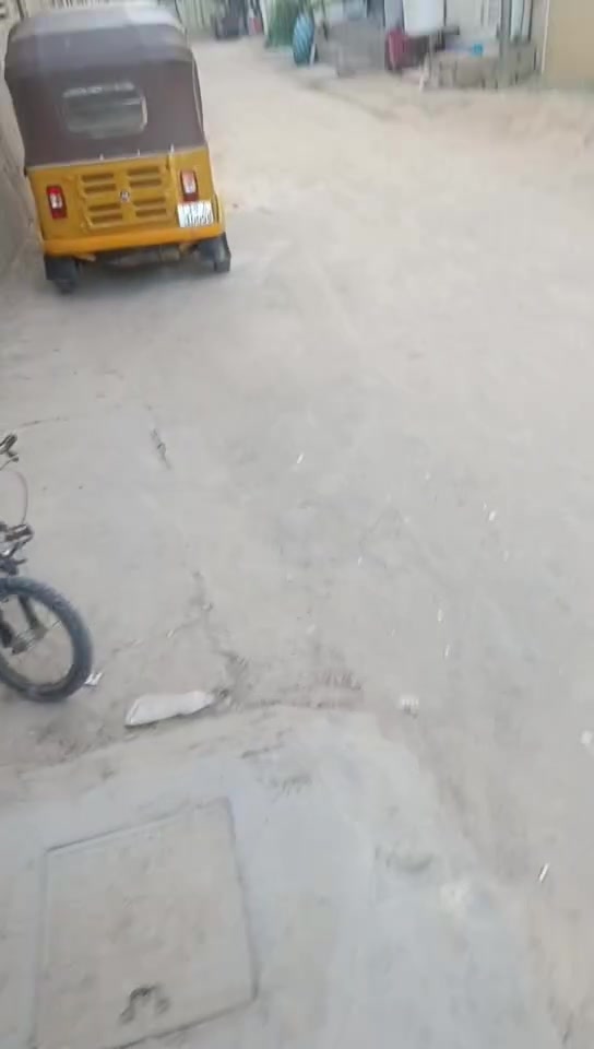 دار للبيع مساحه 100 متر طابقين بناء طابوك بناء درجة اولى
يحتوي البيت على طابق ارضي استقبال وصاله ومطبخ وغرفة نوم ومجمع صحيات وطابق ثاني يحتوي على غرف نوم 2 نوم وصاله ومجمع صحيات 
العنوان كربلاء المقدسة حي الشرطه مقابل المدارس 
يبعد عن الامام خمس دقائق 
متوفر في جميع خدمات 
***********
