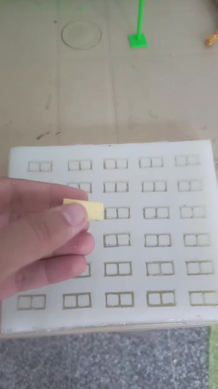 متوفر قالب يصنع بلوك  قياس 2.5 cm سعر ع خاص مناسب واتساب ***********
