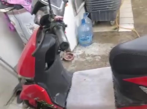 دراجه شحن سعرها ٦٠٠ نقص بيها ملف بس وبيها مجال والله جديده ***********
