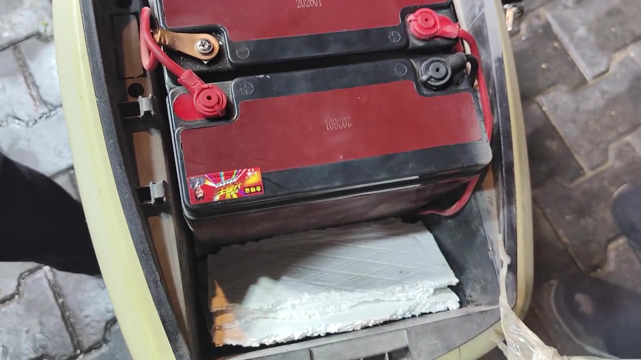 دراجه شحنR9مديل 24نضيفه وحلوه 5بطاريات و32امبير وجدد البطاريات مكاني كرمت علي شارع لطيف ***********الي يريدها يراسلني وتساب سعرها 400وبيها مجال
