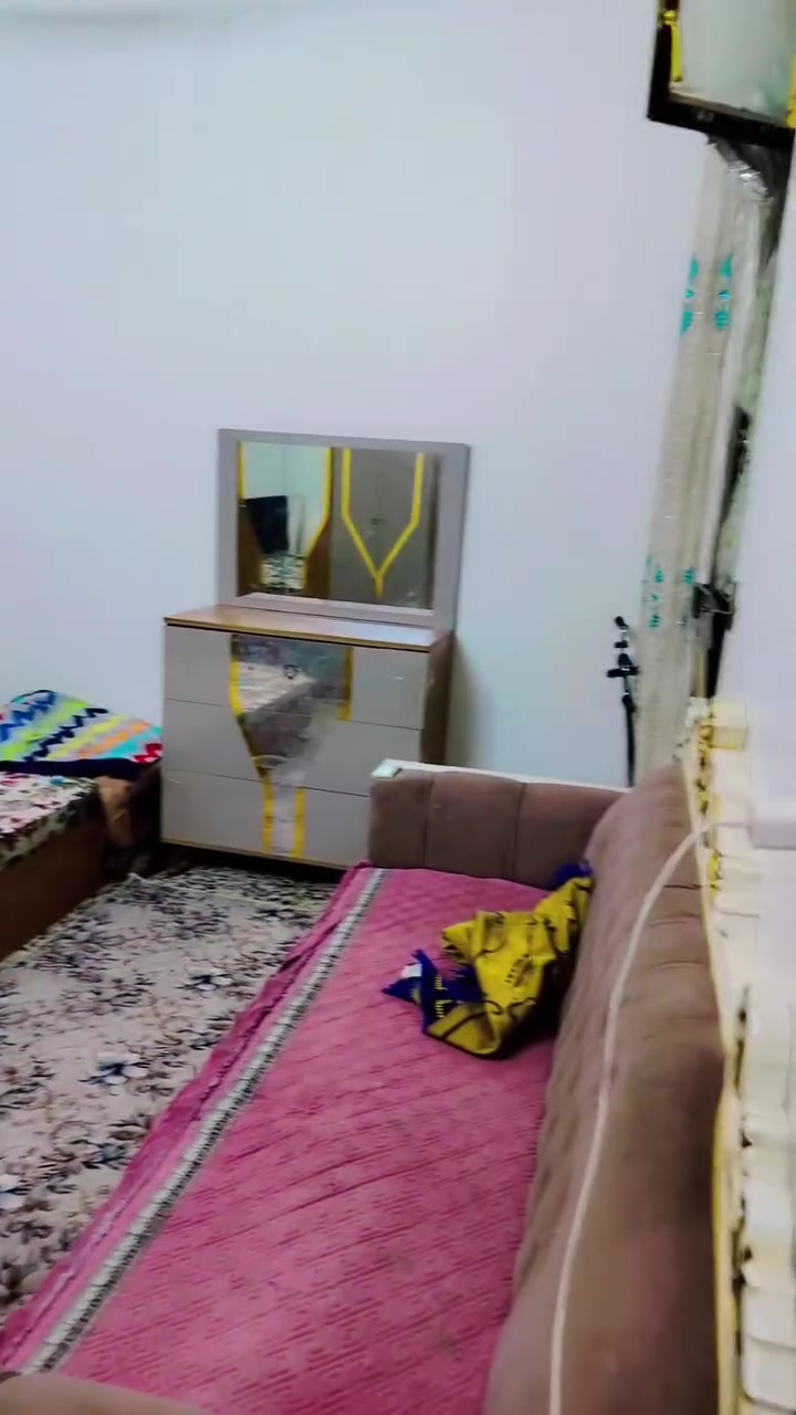 دار لبيع المساحه 100 متر 10 في 10 ركن الشعب حي المهندسين زراعي الفرع التاسع طابق او نص المنطقة كامل الخدمات من كلشي والي يشوفها يكول هاي مستحيل زراعي هلكد ماحلوه ومرتبه للستفسار الانتصال ***********
