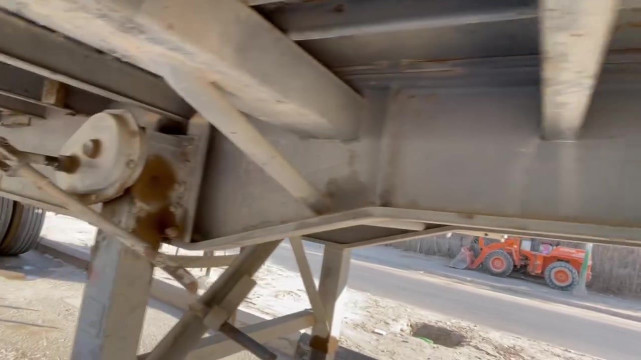 السلام عليكم عربانة طول 13و70
دناكير 16 مربع 
المكان بغداد السعر 55
***********

