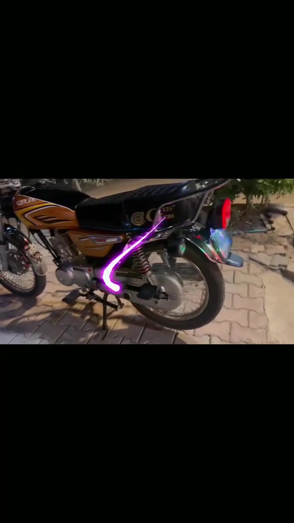 السلام عليكم للبيع تايكر 2025 مكفولة كفالة عامة اي نقص ما بيها محرك بلادي 125cc أوراق كاملة كهربائيات كلها شغالة عداد إلكتروني مكان ديالى للاتصال : *********** السعر 775
