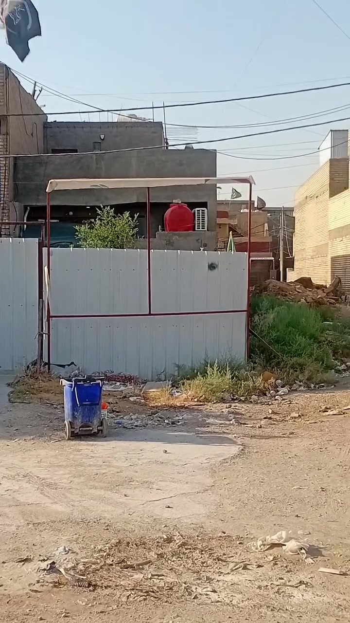 بيت للبيع شارع 30 كفاءات السيديه تشجير ملاسق  استقبال  مطبخ صاله غرفه نوم بيت درجه الواجه ٦وربع نزال ٢٠للستفسار*********** سعر ١٨٠
