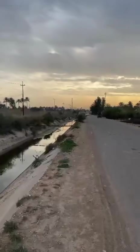 ٢٠٠٠م تحتوي على بيتين وحديقه خارجيه وخلف البيوت ٨٠٠ متر
طابو زراعي سند ٢٥ تحويل مابشر بأسم المشتري 
ع شارع سنتر الرابط بين طويريج والعلويه شريفه بت الحسن ع 
خدمات كامله ماء كهرباء خطوط مدارس 
للاستفسار اكثر  يرجى الاتصال على الارقام التاليه 
***********
*********** 
بيهن وتساب

