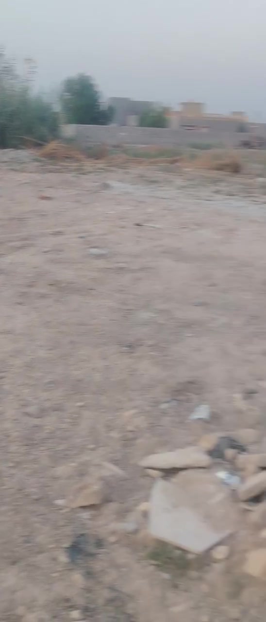 قطعة 300متر وبيها زياده وره البدعه نهايته شارع 30 يعني اذا شارع 30يوصل شارع العام صير  على شارعين وجها علىشارع 30وضهرها شاره 8امتار  قطعه حلو مرتبه خدمات متوفره ماء جواها البوري كهرباء فوكاها سعر خاص او اتصل ***********
