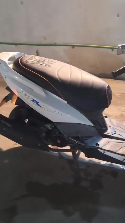 سلام عليكم دراجه جيتي آر للبيع رمبه قبل يوم نزلتها صارلها ٢٨ ساعه الدراجه مكفوله كفاله عامه عدا فطر بل كفر الأمامي اول ما اخذتها عليها تزويد كلجات رياضيه أصليات وقاعده رقم وقطرات وقبق بانزين مري رياضي  وكشن رياضي وبعد غراض خير من الله امانه الله الدراجه صارت عليه فوك مليون و٦٠٠ 
للعلم غراضها الاصليه كلهن موجودات مكاني بغداد الكريعات واعتذر عل مطاوله بل كلام . 
لاستفسار*********** 
*********** حسين رحيم  ا
ارجع وكرر مكفوله عدا الفطر
