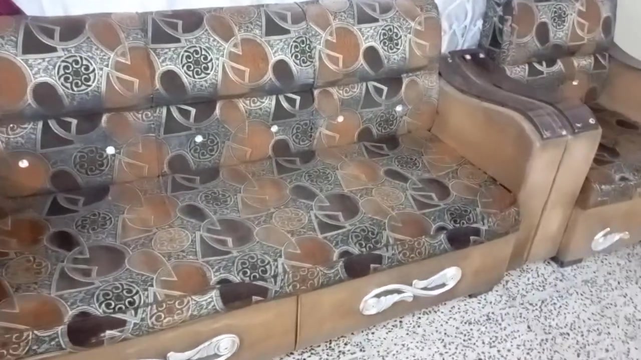واحد خمس مقاعد والثاني تسع مقاعد العنوان الشالجيه ***********
