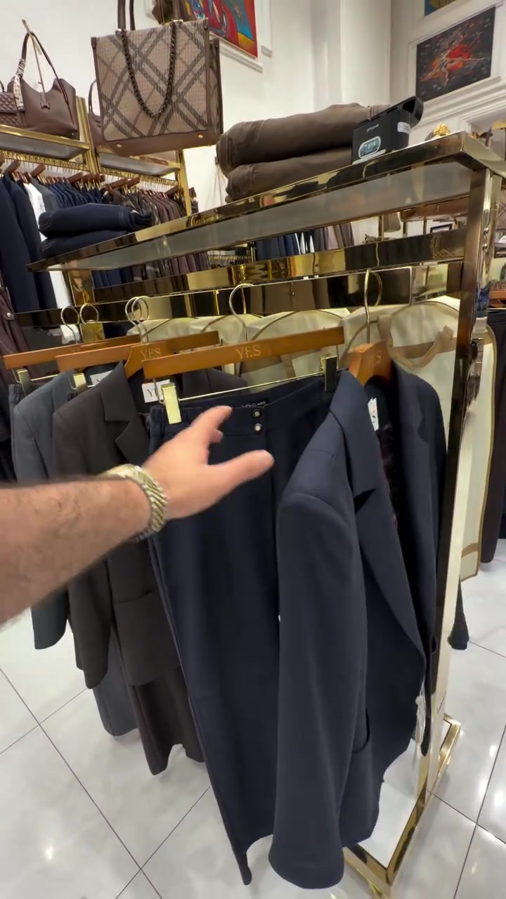 طقم الكلاس مثل ممعوديكم 🤎
متوفر الان
ازياء يس دائما معكم

نص مكتوب في الصور:
- YES Outfits THE INSPIRATION AESTHETIC MODERN LIFESTYLE TAUPE BEIGE CHOCOLATE BROWN THE LOOK