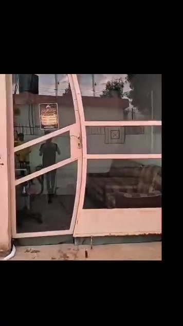 🎉عدنا على بركة الله تم افتتاح🎊
صالون حلاقة حمودي 
بإدارة ( حمودي )
Mohammed Mowafaq 
---
🪒 خدماتنا المميزة:
✂️ أحدث قصات الشعر العصرية
💈 تصفيف وتنسيق الشعر
🧴 العناية بالبشرة والتنظيف العميق بلماسك
---
👦 مخصص لجميع الأعمار:
• شباب • رجال • أطفال
---
⏰ ساعات العمل اليومية:
9:00 صباحاً - 12:00 منتصف الليل
عدا يوم الاثنين عطله
---
🎁 عرض الافتتاح الخاص:
خَصْم ٢٠٪ 💰
لمدة ثلاثة ايام يبدأ من الخميس القادم
📅 من 2 إلى 2026/10/1
---
📍 العنوان:
ناحية الشورة - قرب المنتزه

