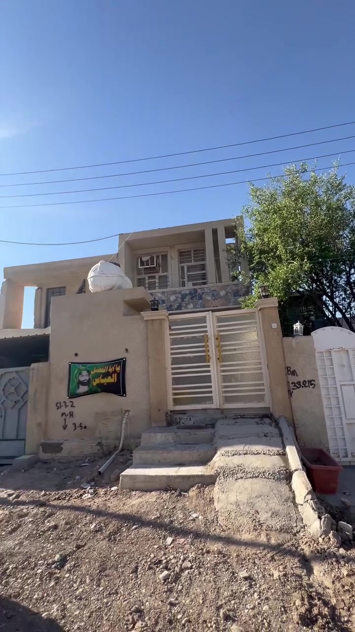 سلام عليكم بيت مساحه 125 متر منطقت الالفين طابقين يحتوي عليه 3 غرف نوم سعر 85 وبي مجال
***********
