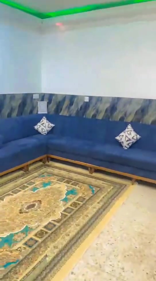 سلام عليكم مشتمل للأيجار حي الزهراء قرب شارع عشرين او المدارس الصفر *********** سكينه
