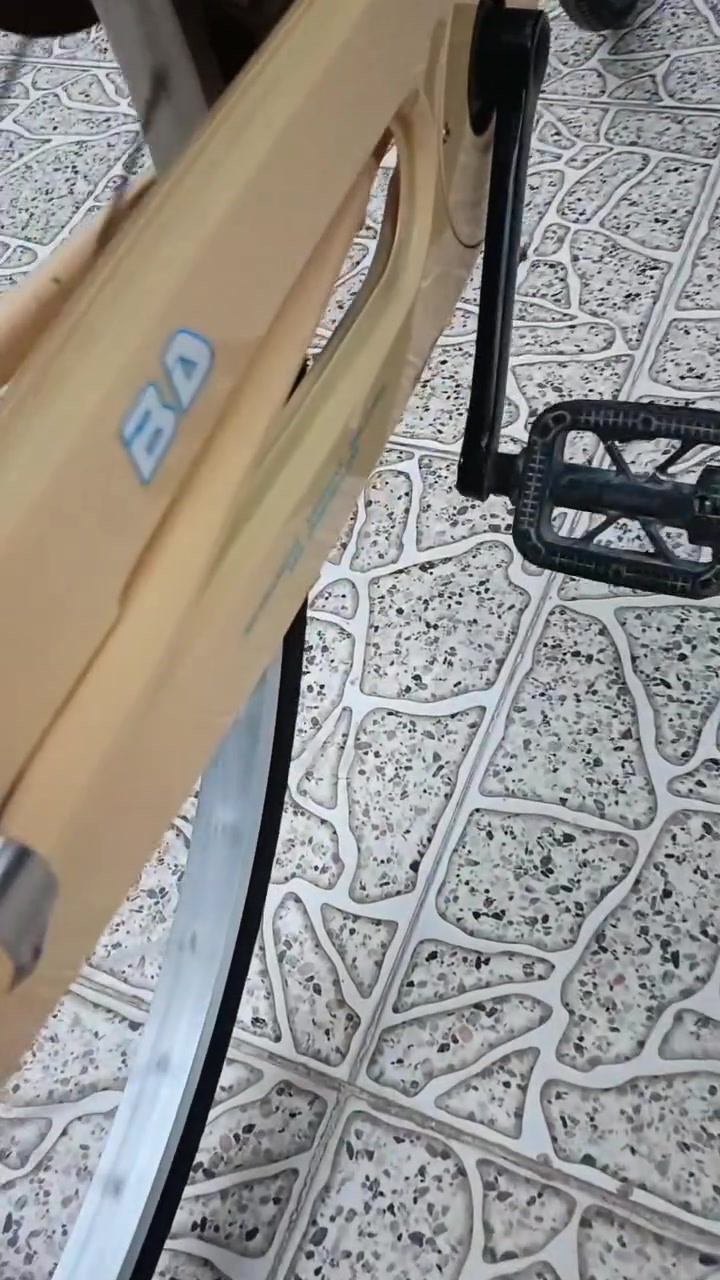 السلام عليكم بيسكل بناتي بيدي بيسكل نضيف كلش احله من تصور 
مستعجل عله بيعته لون حليبي السعر 150 او بي مجال للشراي رقم واتساب ***********
