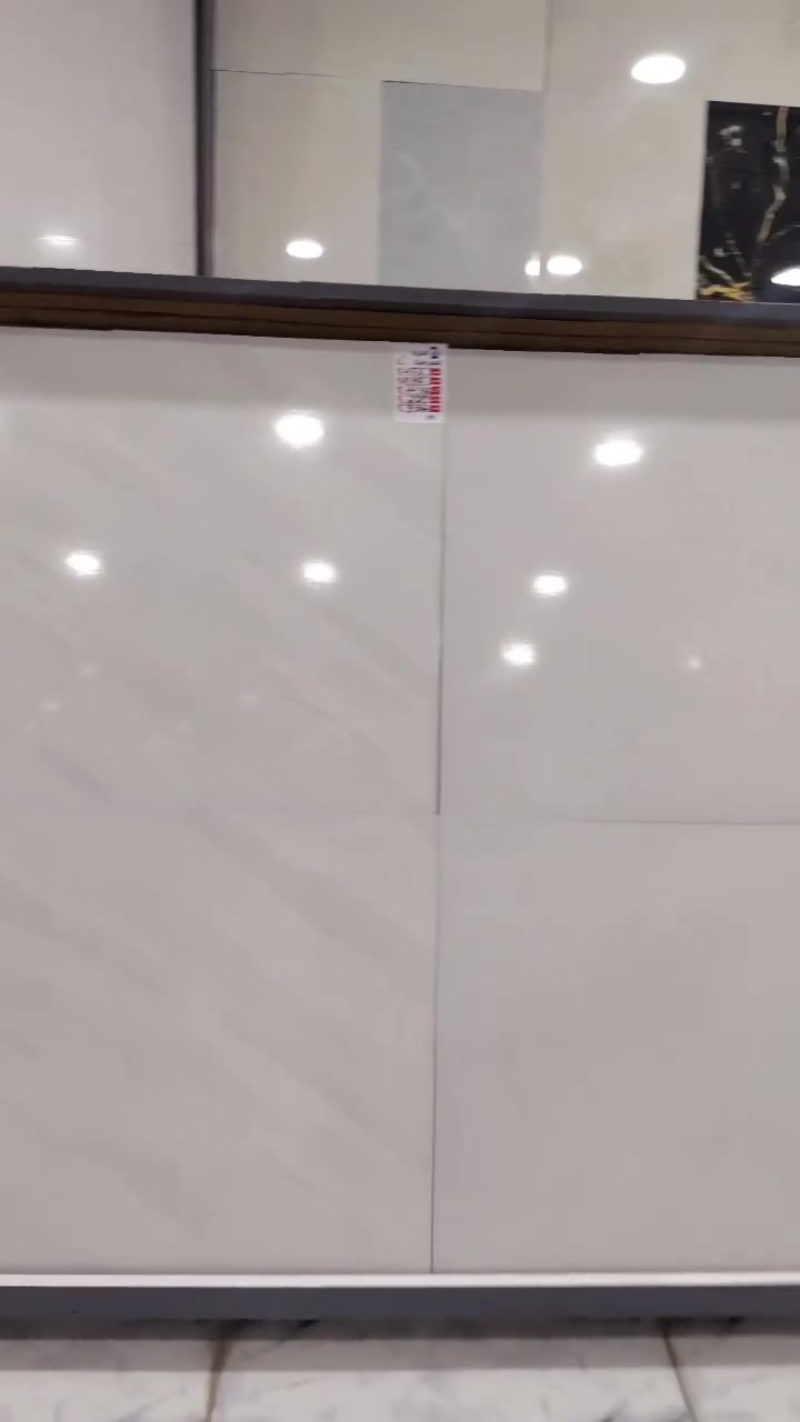 ✨ جديد وصلنا… واللمعة تحچي عن نفسها! ✨
بورسلين 60×60 إيراني 🇮🇷
لمعة راقية وتفاصيل تضيف فخامة للمكان من أول نظرة 🤍
إذا تريد أرضية مرتبة، أنيقة وتلفت النظر… هذا الخيار يستاهل تشوفه بعينك 👌🔥
📍 صلاح الدين – قضاء العلم – العهد الجديد
📞 ***********
📞 ***********
أرض الديرة للسيراميك… اختيارات تليق ببيتك 🤍
