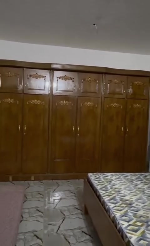 السلام عليكم غرفه نوم احطاطه داخل خارج شرط 5ملم 
استخدام قليل اجمل من الفيديو بااهوي 
السعر 950وبيها مجال  العنوان الرمانه البوعبيد 
التواصل علئ الخاص او الاتصال برقم ***********
