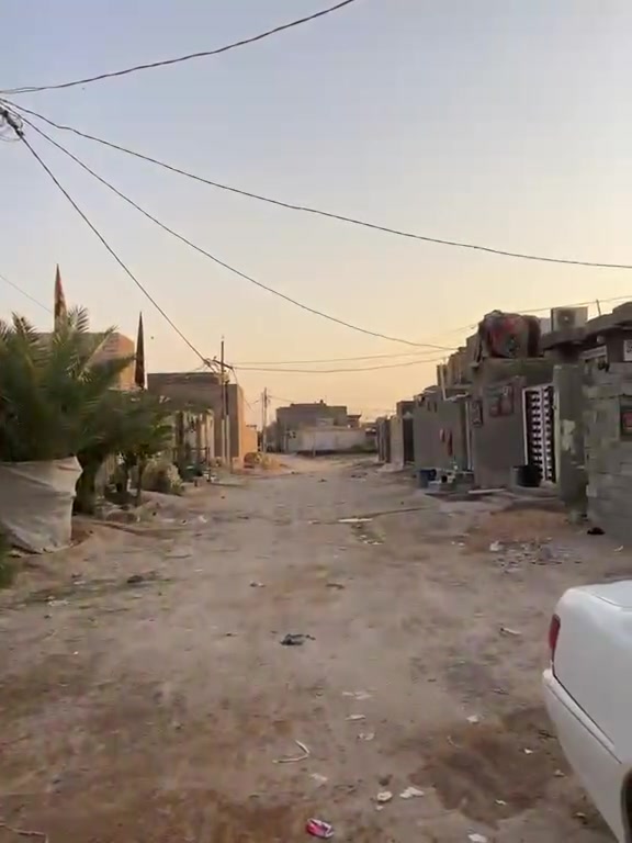 بيت١٠٠ متر للبيع. الموقع: نهاية شارع الإطفاء، شارع 20، شارع  كرار،محبوبه، ثالث فرع على اليسار. نقص فقط تشاريف. بيت كامل متكامل، بناء حديث، الأساس صب، والسقف صب، والبناء طابوق، بورسلين درجة أولى، أرضية كاشي درجة أولى، البيت مسكون اقل من 6 اشهر.ملاحضه البيع نقد فقط رقم صاحب الدار *********** السعر 50 وبي مجال بصيط
