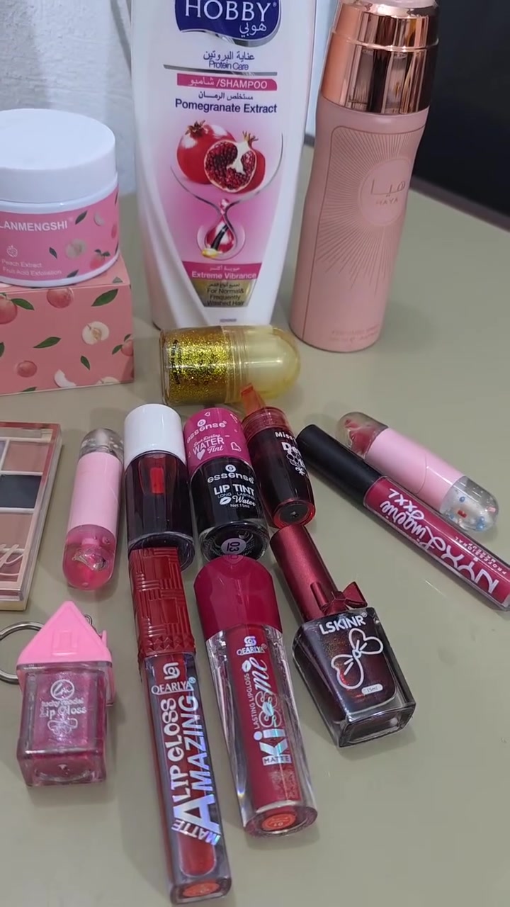 عرض لفتره محدوده ثلاث تنتات ثنين كلوسات مقشر الخوخ وشامبو وعطر اصلي وصبغ اضافر وحمر مات وعلبه ايشدو كل هذا ب١٠الاف والتوصيل مجاني للطلب مراسله الصفحه او اتصال على الرقم ***********
