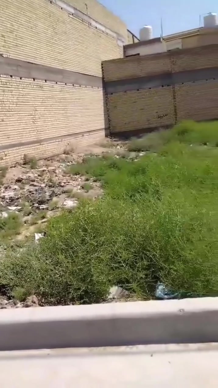 السلام عليكم قطعه ارض للبيع المساحه 300 متر الواجه 15 والنزال 20 المكان بغداد الثعالبه حي المرتضى نهايه البزل الرقم ***********

