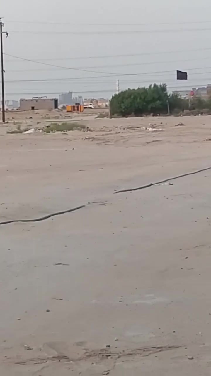 بيت زراعي للبيع بناء جديد صب كون كريت مساحته 250متر
بناء غرفتين 5في4 وصاله 9في4 مطبخ 5في4... ديون بعده ماكامل10في4 
كافت الخدمات متوفره
العنوان  خور الزبير حي سلام يبعد عن مطعم بيت عجيل تقريب 400 متر 
للستفسار ***********
