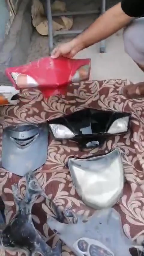 اخوان غراض للبيع اتفيد ابو محل يعني فيتر ابيع شلع او قطع قيم انتة وتعال اخذهن مكاني بغداد الدولعي ملاحظة الكصة الحمرة والكصة السودة انباعت /***********
